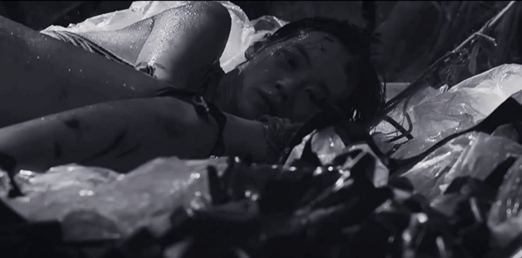 劉雅瑟於《智齒》拍攝過程中，經常得與寒冷和垃圾共處。