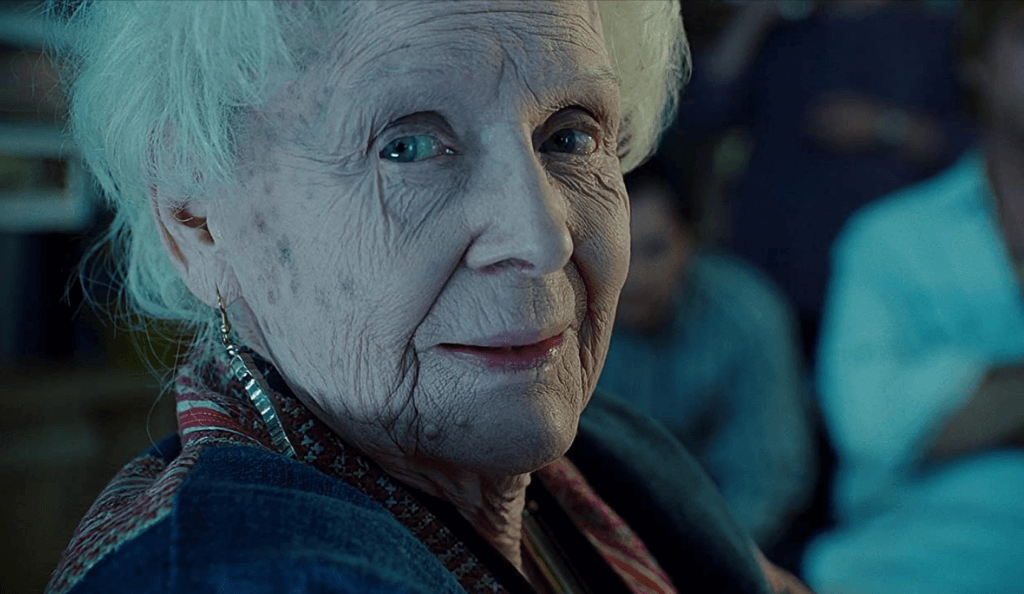 飾演老年蘿絲的葛羅莉奶奶，以真誠的人生閱歷，獲得奧斯卡最佳女配角的提名。