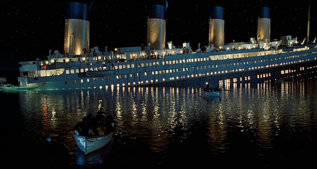 為拍攝本片，劇組複製了一個1:1的鐵達尼號右舷複製船，並以電腦動畫和模型來重建沉沒場景。